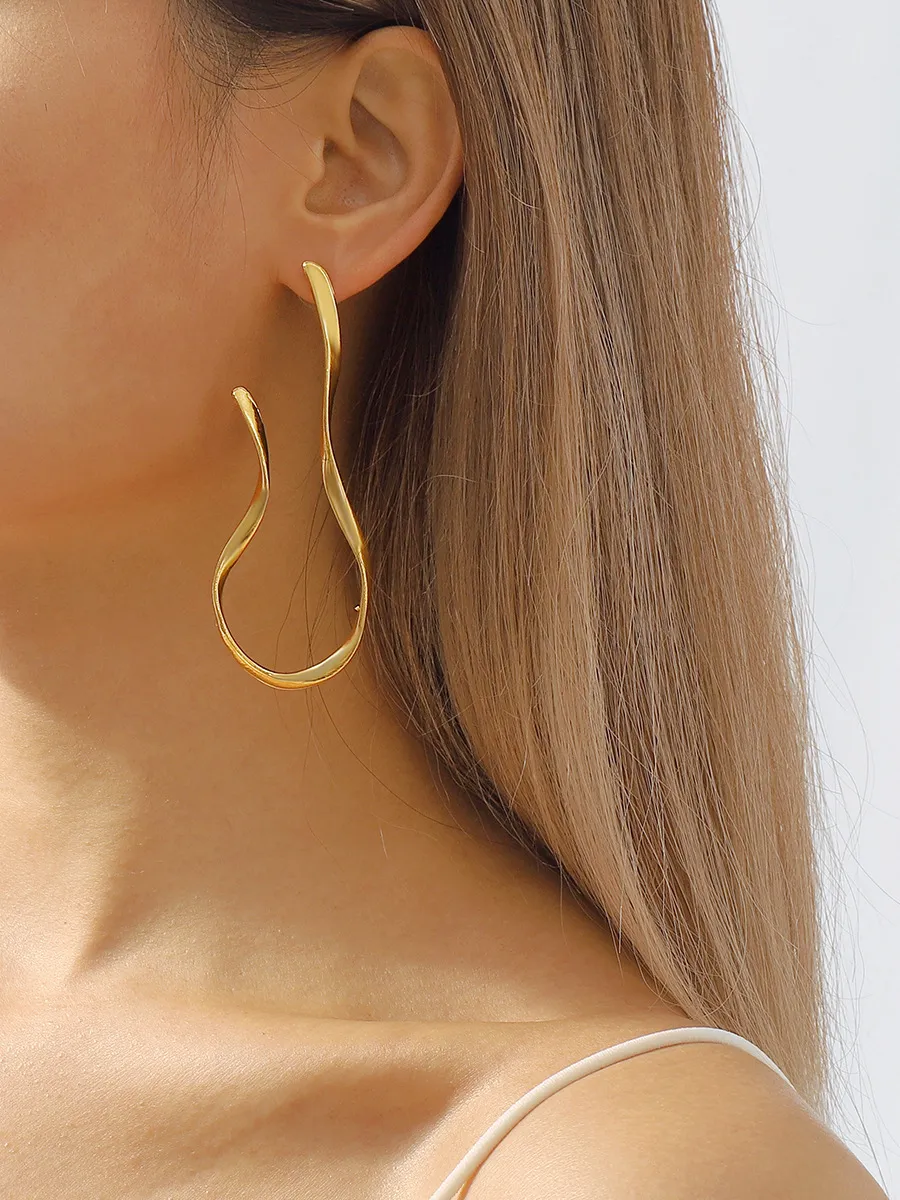 Simplicity Curved Asymmetrical Earrings